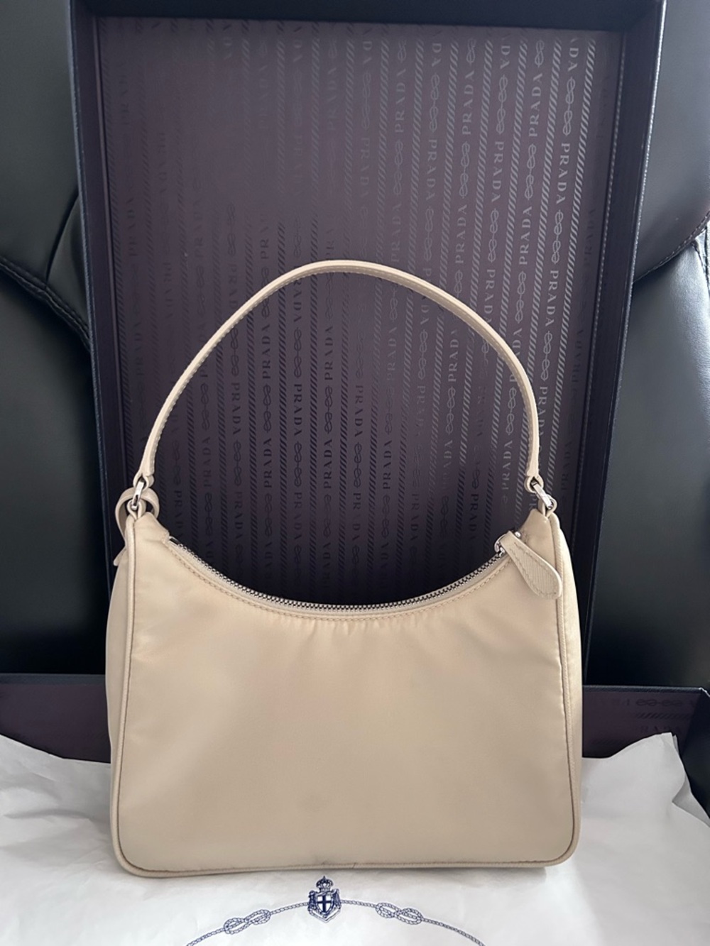 Authentic Prada Re-Edition 2005 Mini - Picture 5 of 14